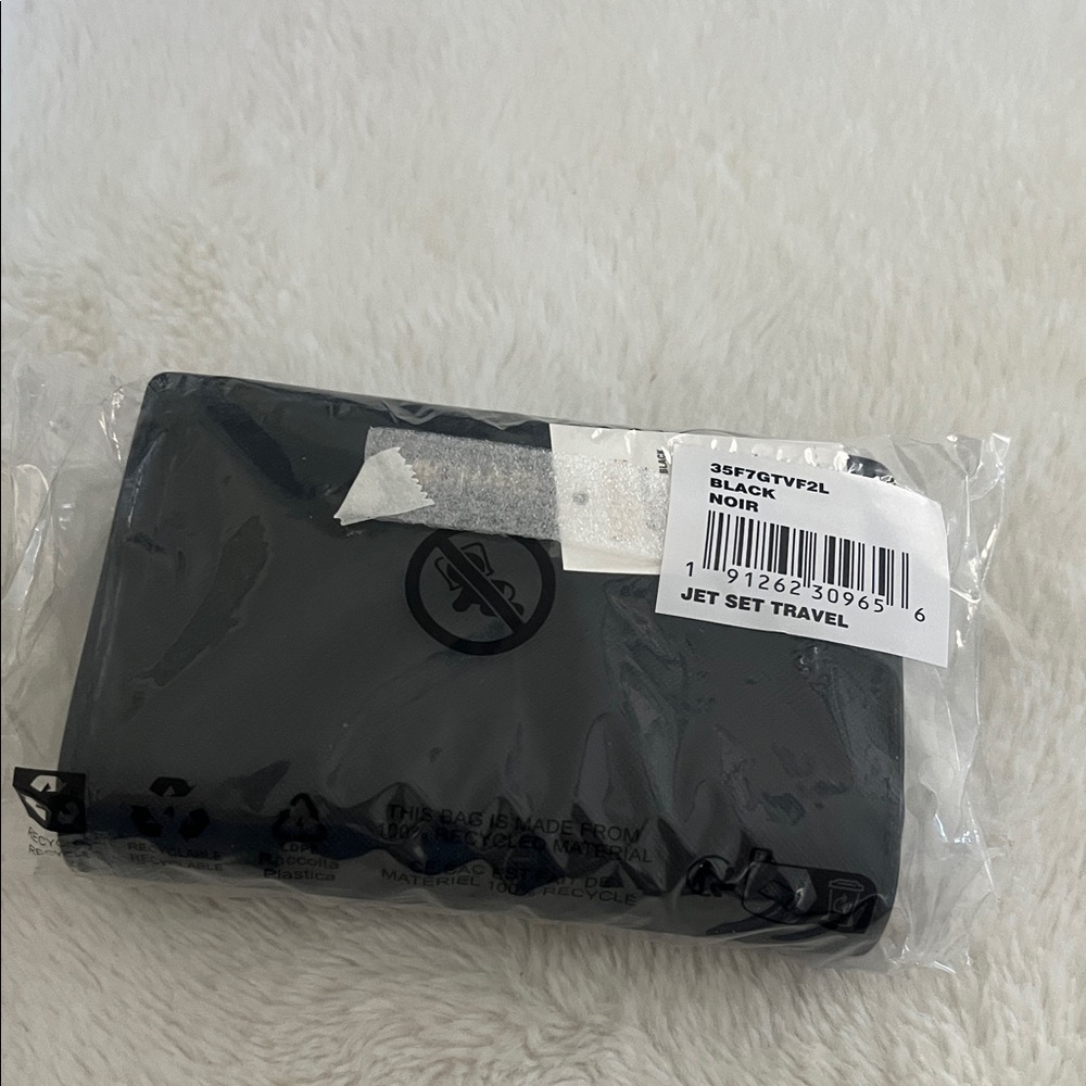 NWT Michael Kors Medium Crossgrain Leather Wallet Black-with gold logo - Picture 9 of 9